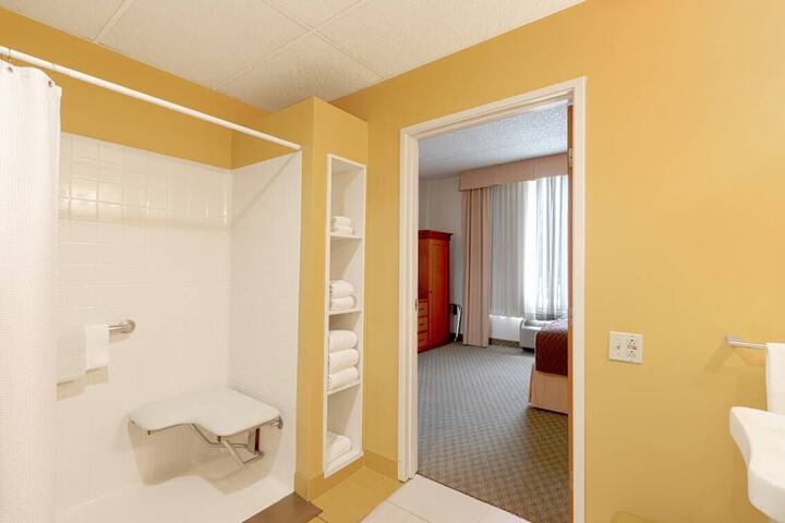 Room 10 of 31
