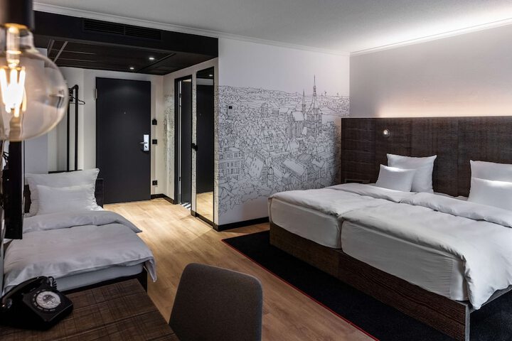 Room 8 of 50