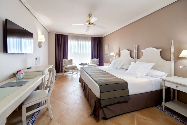 Room 6 of 75