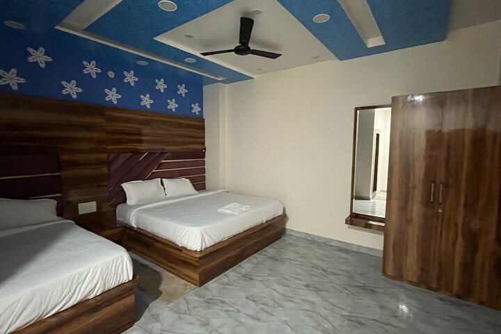 Room 8 of 10