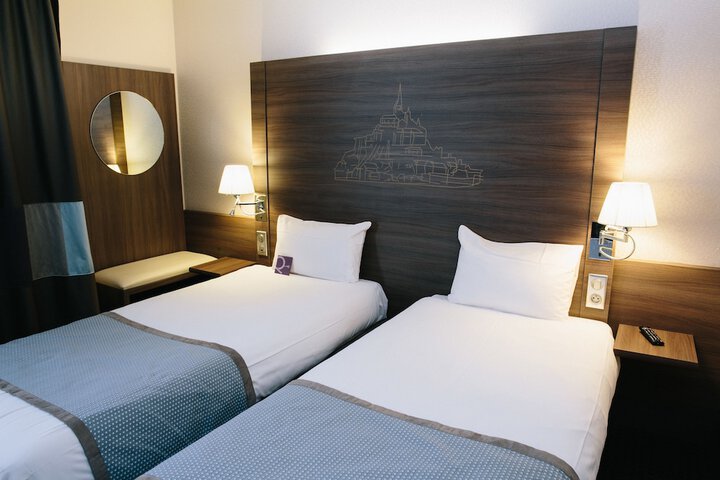 Room 10 of 77