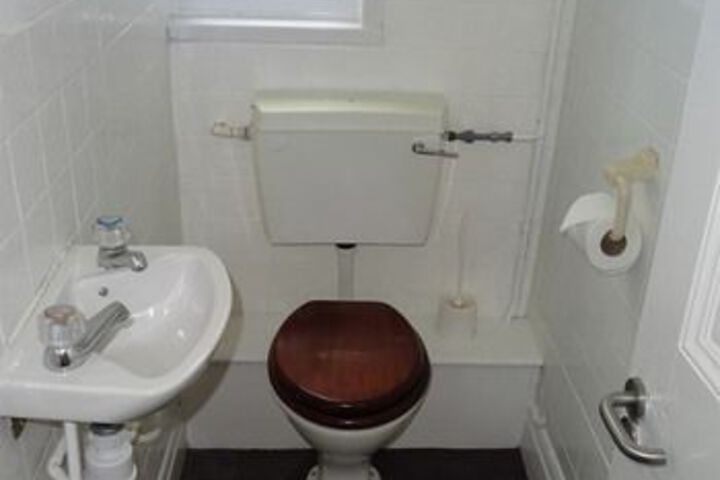 Room 4 of 28