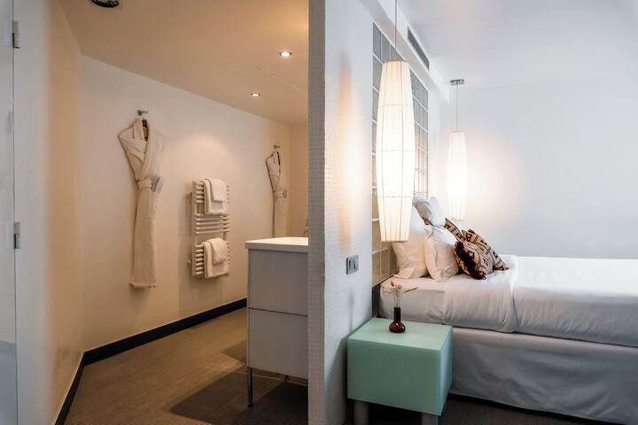 Room 32 of 52