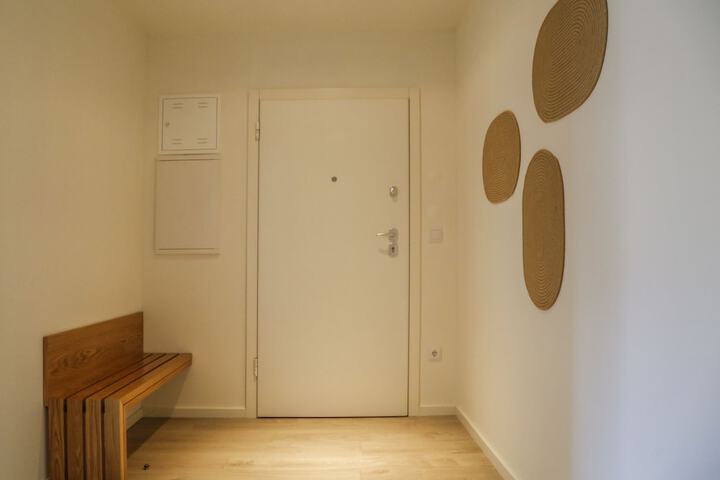 Room 28 of 93
