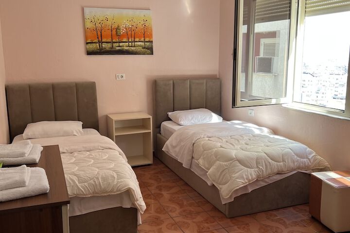 Room 10 of 34