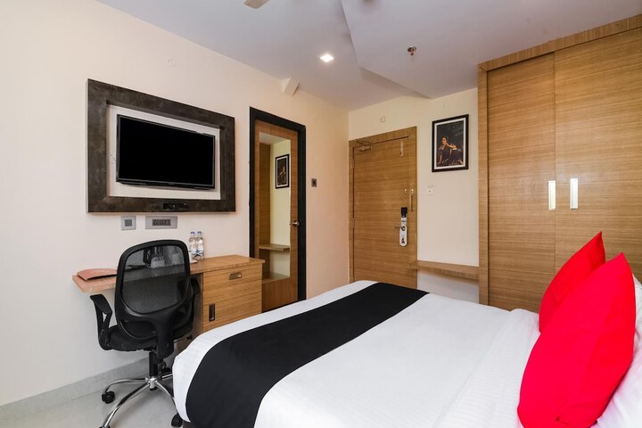 Room 13 of 33