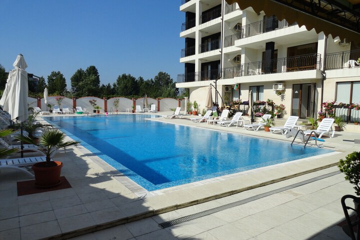 Hotel Pool