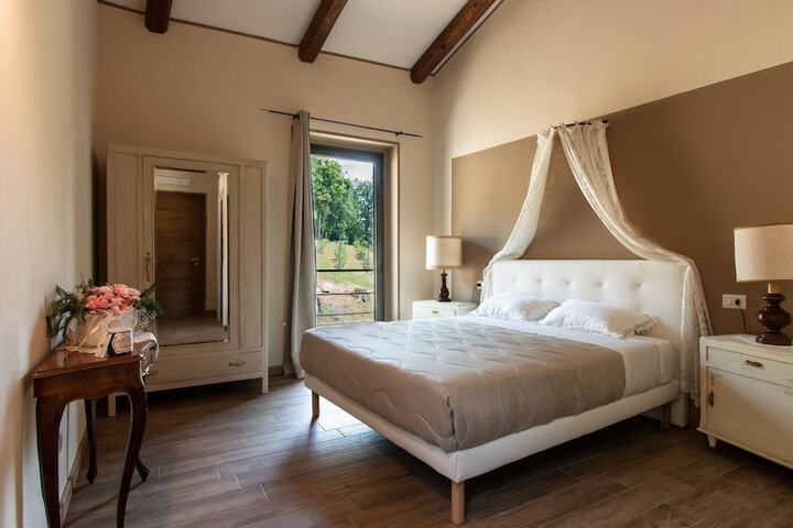 Room 4 of 42