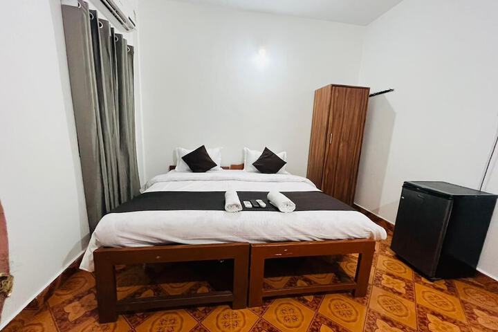 Room 8 of 15