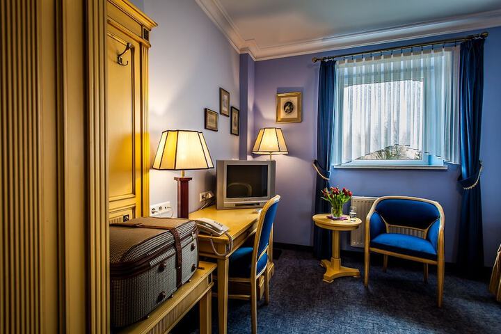 Room 12 of 40