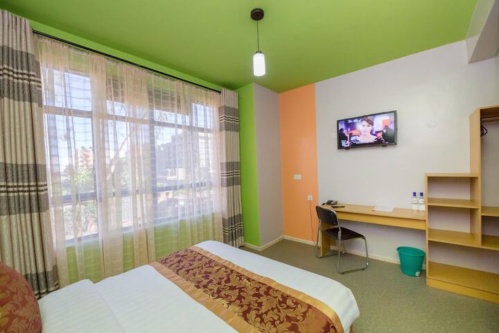 Room 14 of 37