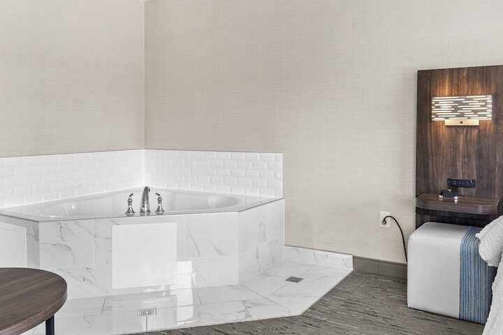 Private spa tub