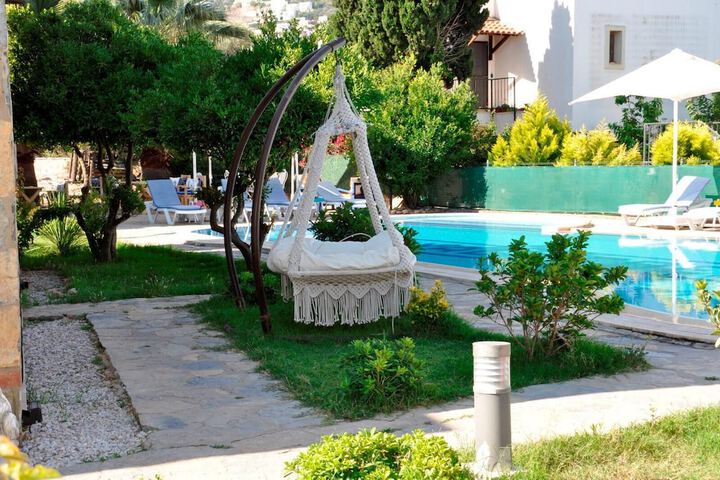 Pool 17 of 40