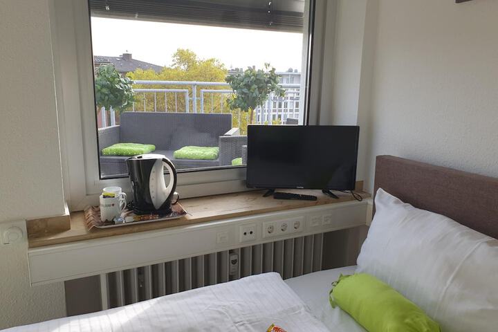 Room 8 of 30