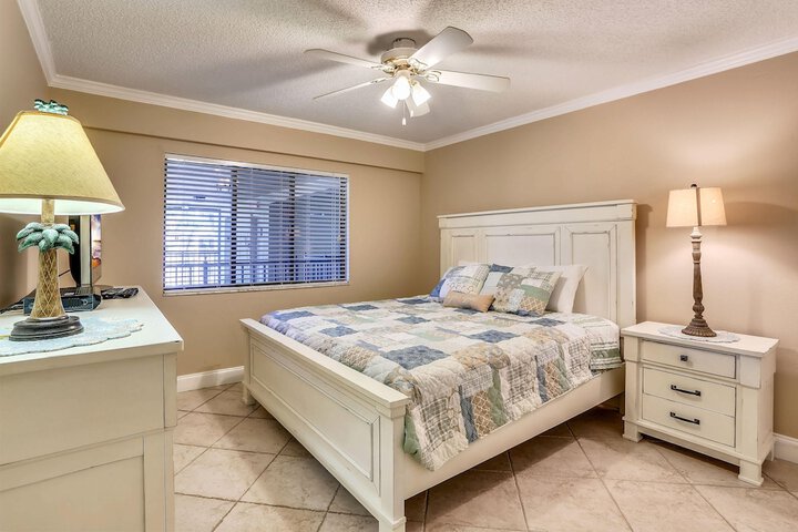 Room 3 of 93