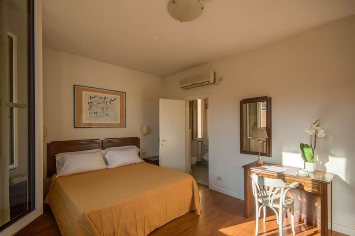 Room 14 of 42