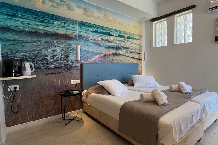 Room 35 of 80