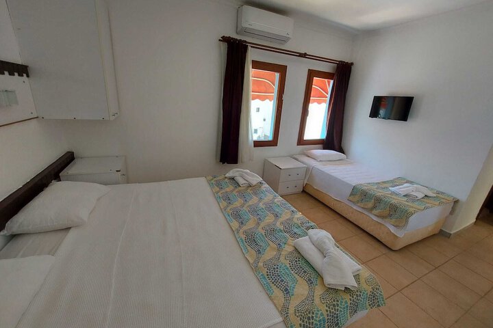 Room 4 of 13