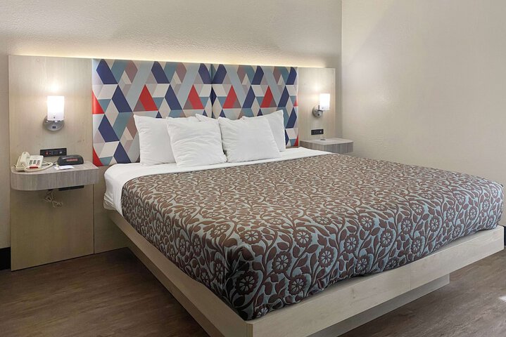 1 King Bed (9 of 14)
