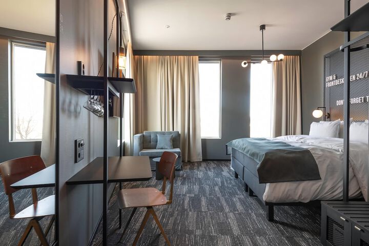 Room 8 of 32