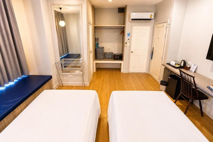 Room 32 of 198