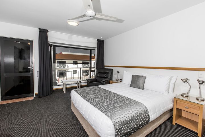 Room 6 of 37