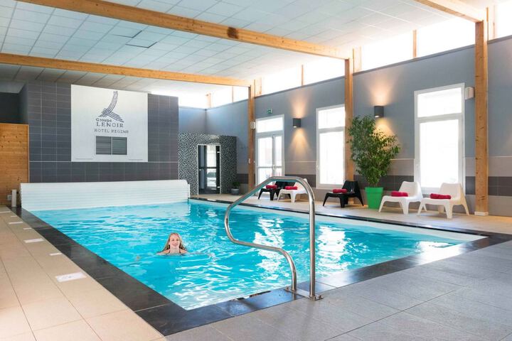 Pool Hotel