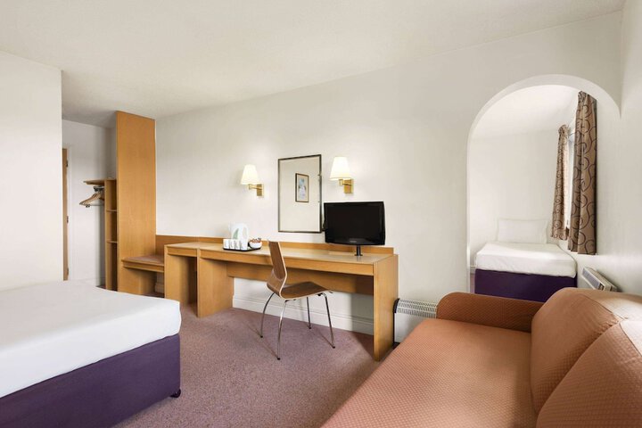 Room 9 of 22