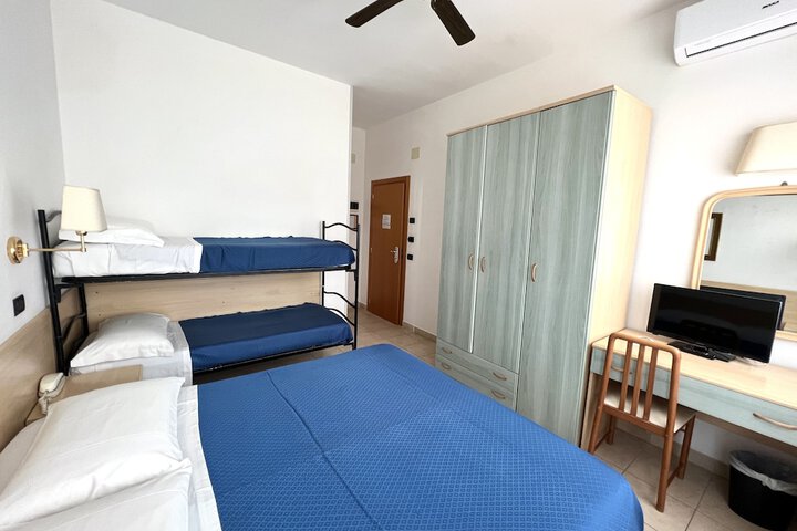 Room 5 of 42
