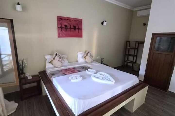 Room 10 of 90