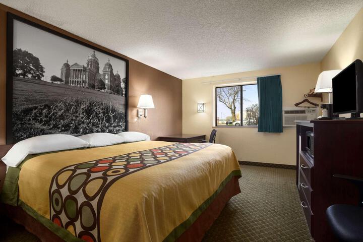 1 King Bed (1 of 8)