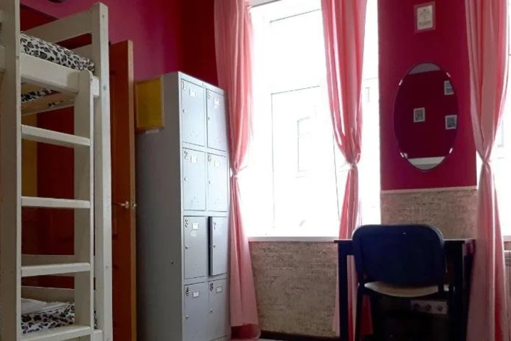 Room 6 of 11