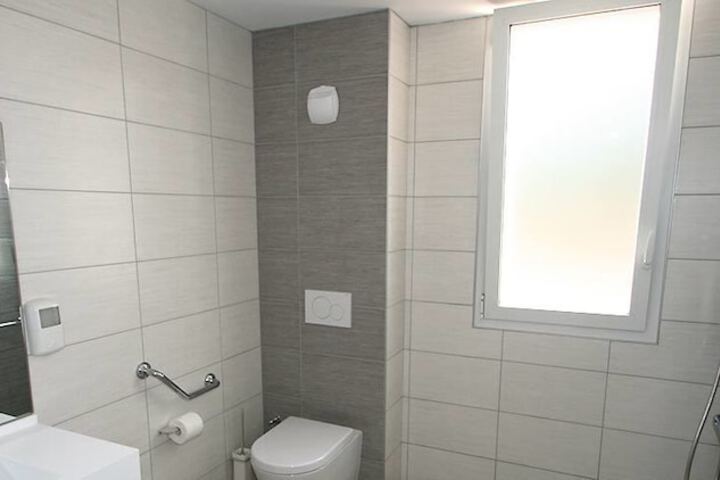 Room 34 of 53