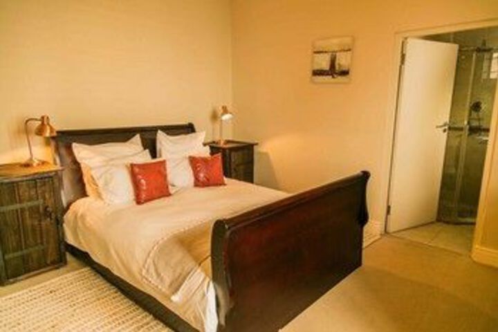 Room 5 of 12