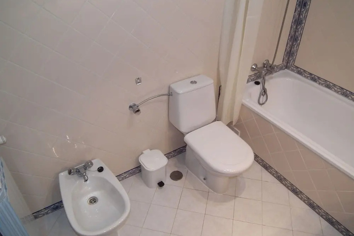 Room 8 of 18