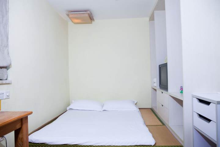 Room 5 of 30