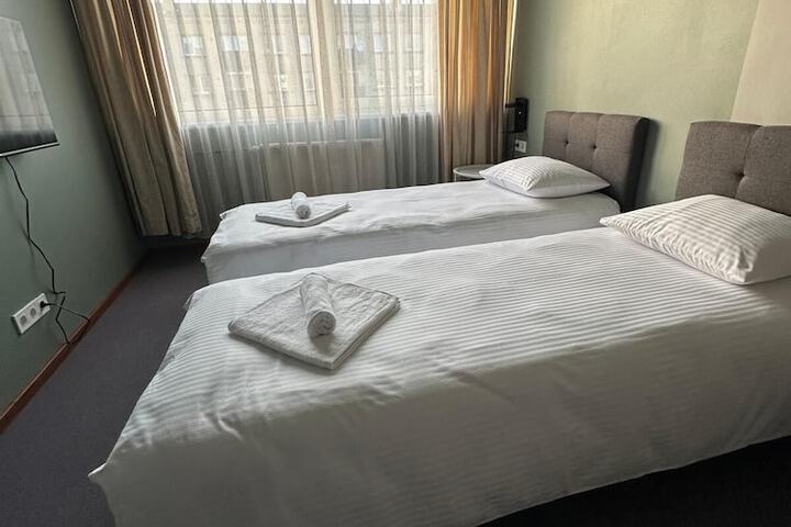 Room 6 of 84