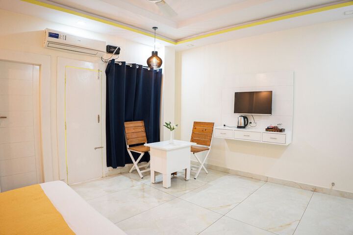 Room 6 of 15