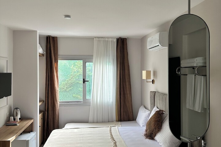 Room 25 of 97