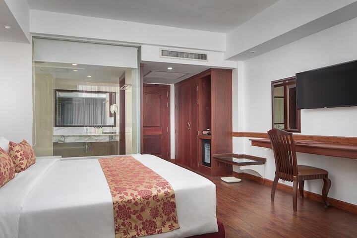Room 8 of 42