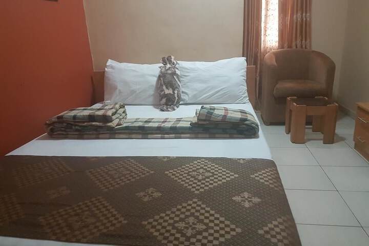Room 3 of 20