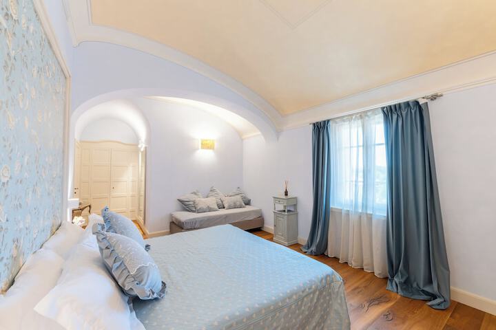 Room 8 of 72