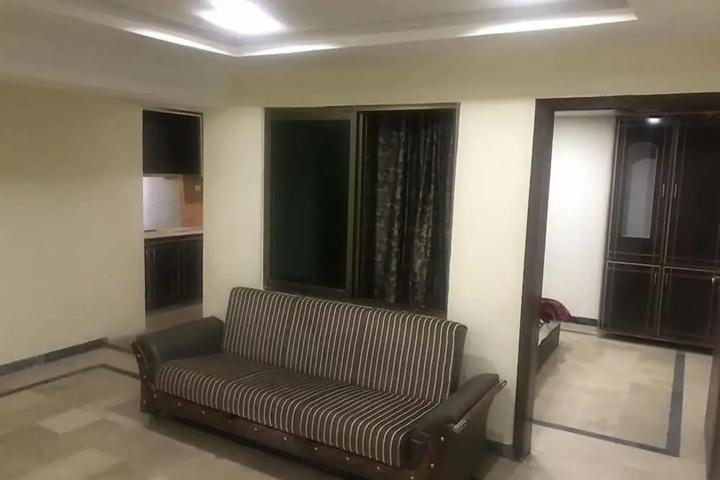 Room 4 of 10