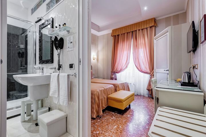 Room 2 of 106