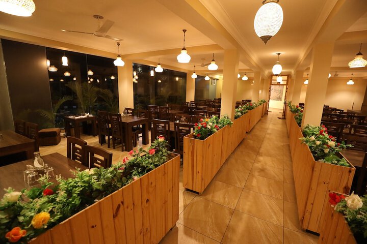 Dining 12 of 23