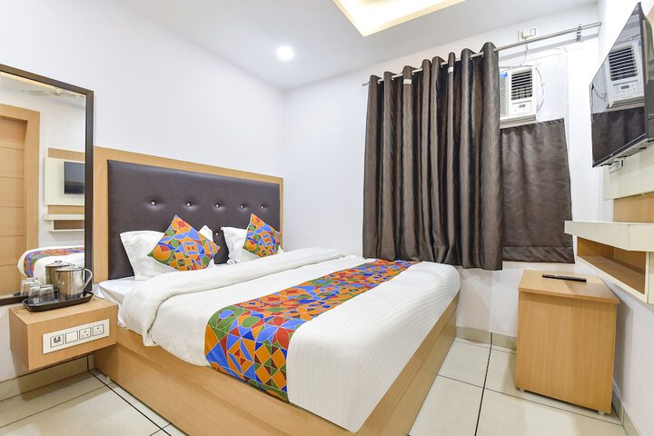 Room 15 of 33