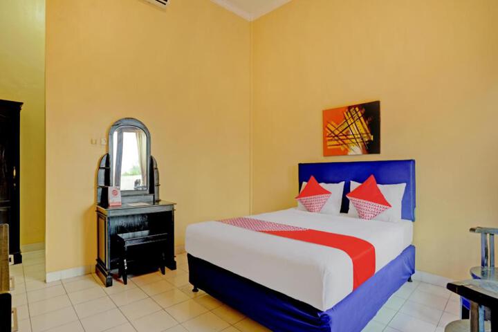 OYO 3096 Hotel Dewi Warsiki Near Gilimanuk Port