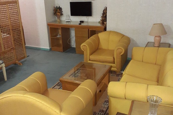 Room 10 of 16