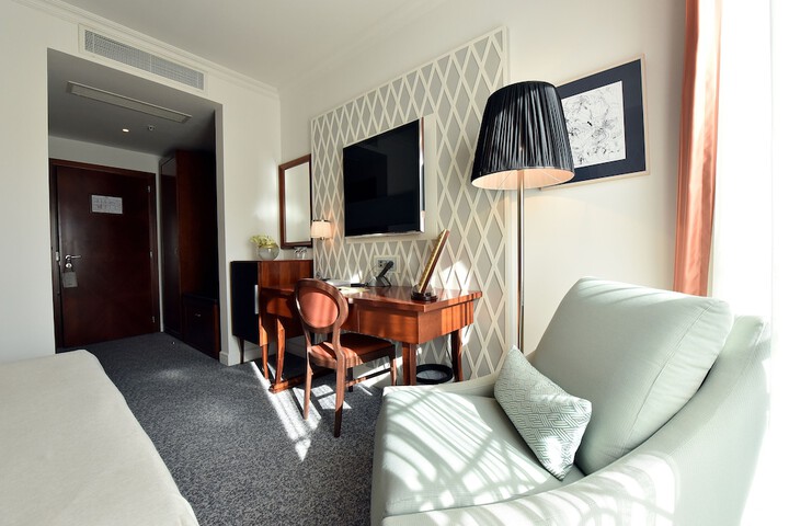 Room 11 of 61
