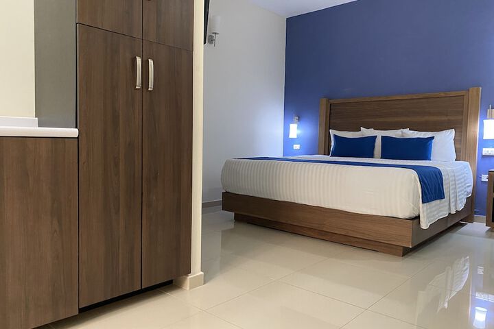 Room 12 of 25